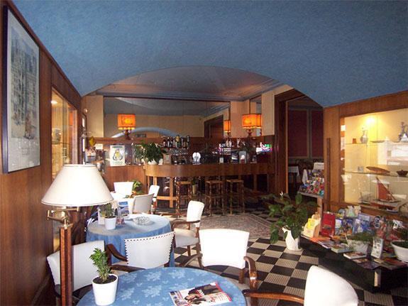 Terminus Hotel Tours Restoran gambar